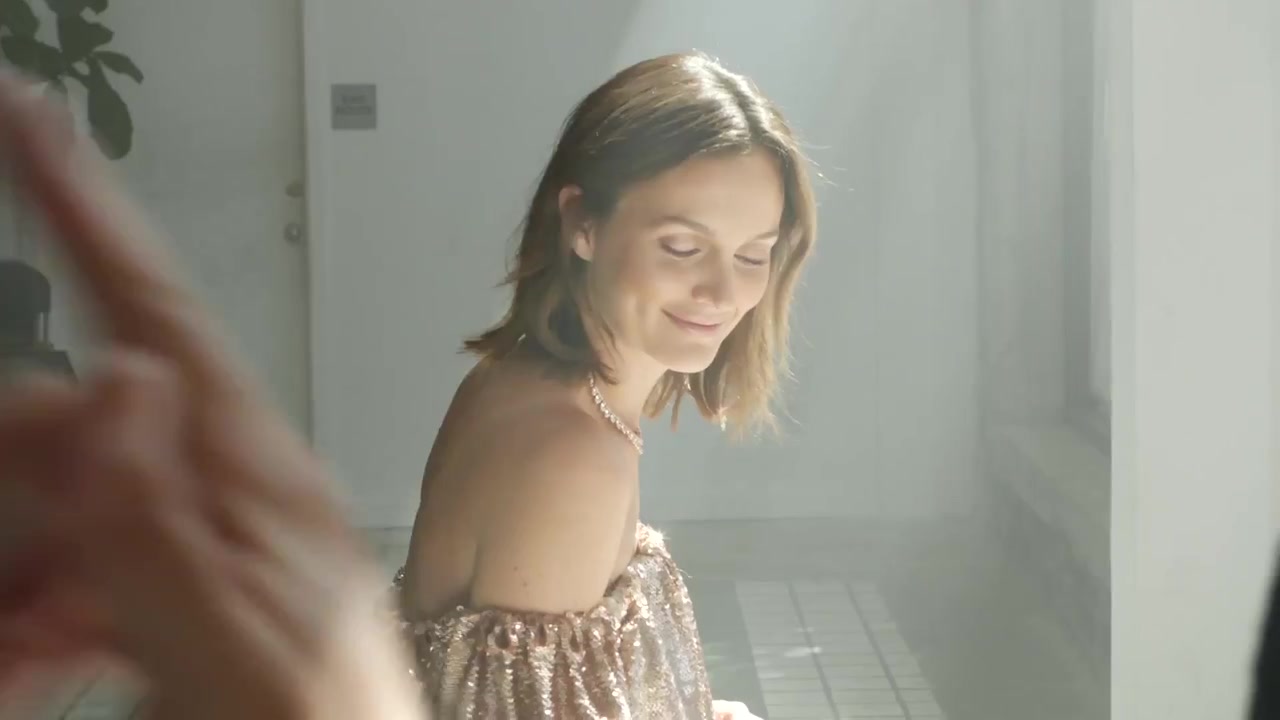 Leighton_Meester_talks_hi-lo_and_motherhood_fashion_474.jpg