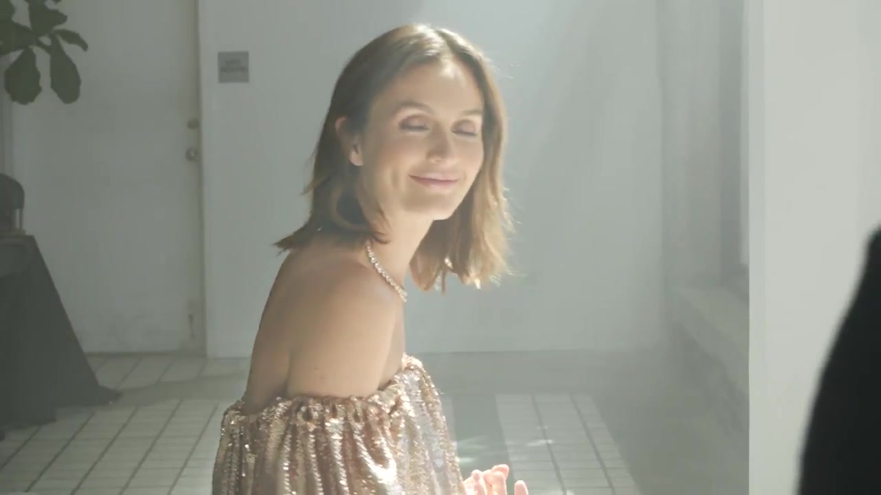 Leighton_Meester_talks_hi-lo_and_motherhood_fashion_479.jpg