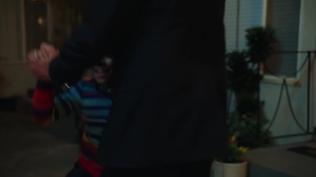 Single_Parents_-_Official_Trailer_395.jpg