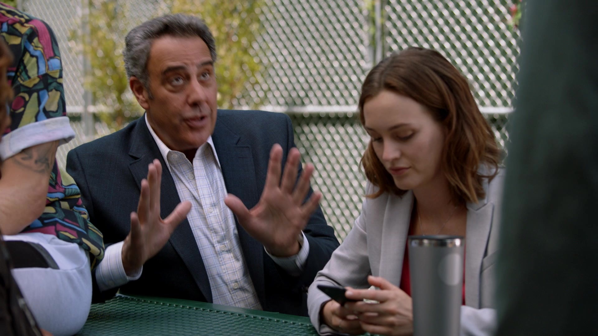 SingleParents1x02-0115.jpg