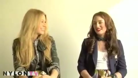 Blake_Lively_and_Leighton_Meester_Nylon_Photoshoot_2008_819.jpg