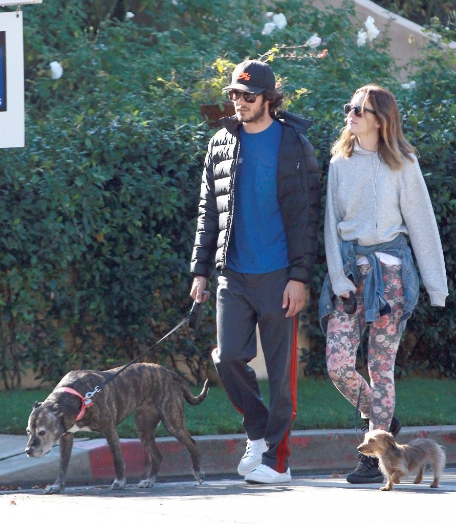 December_22__Out_in_Los_angeles__28929.jpg