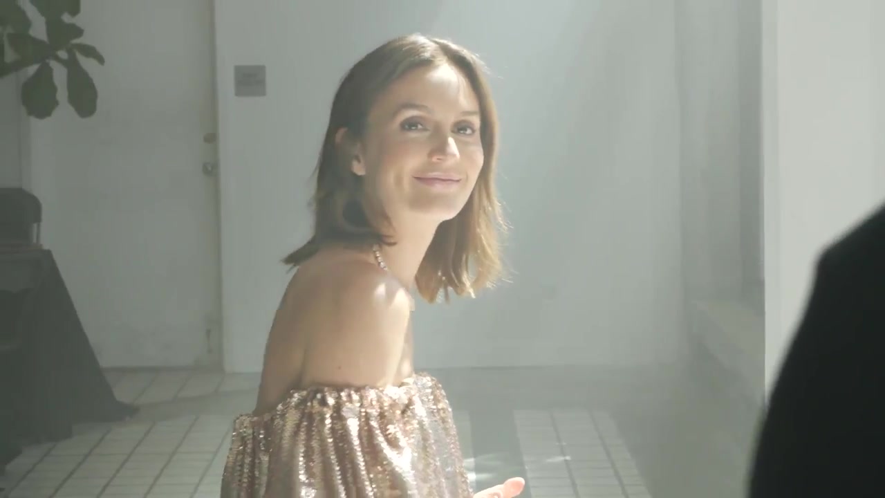 Leighton_Meester_talks_hi-lo_and_motherhood_fashion_484.jpg
