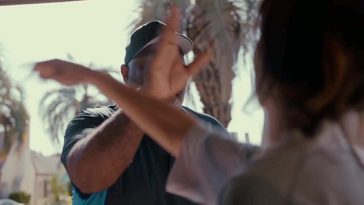 Single_Parents_-_Official_Trailer_183.jpg