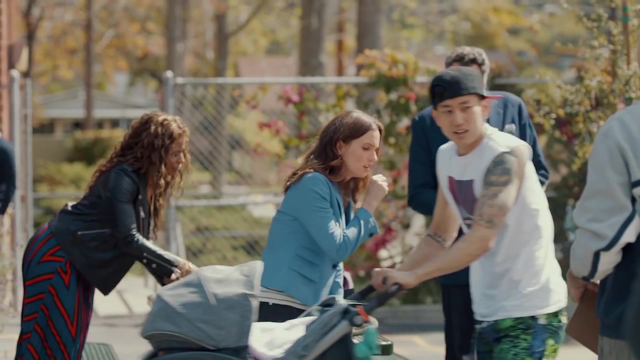 Single_Parents_-_Official_Trailer_239.jpg