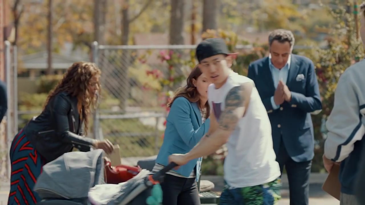 Single_Parents_-_Official_Trailer_240.jpg