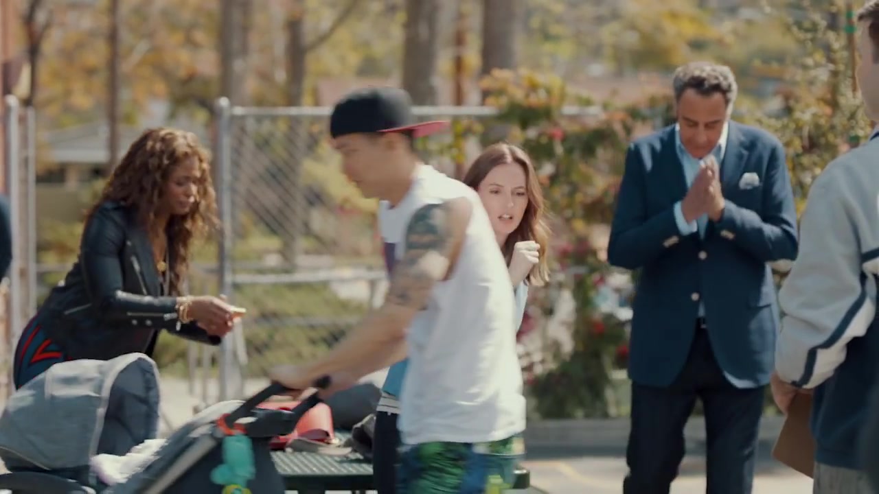 Single_Parents_-_Official_Trailer_241.jpg