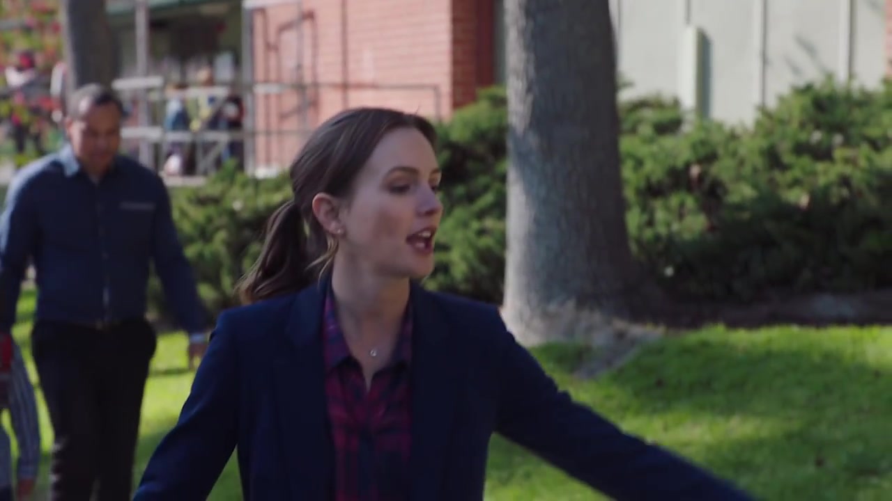 Single_Parents_-_Official_Trailer_244.jpg