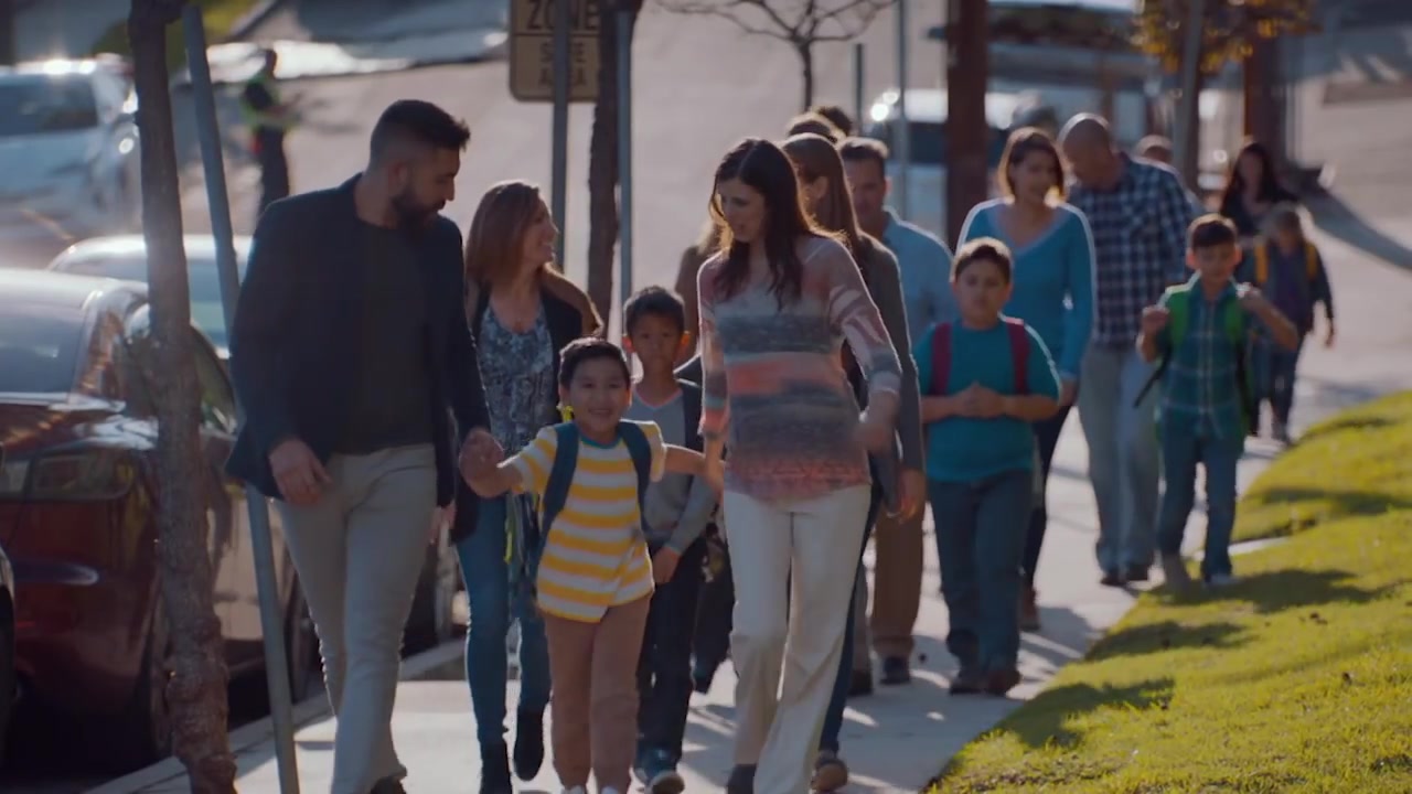 Single_Parents_-_Official_Trailer_262.jpg