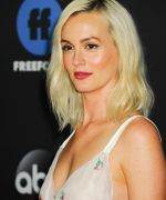 _2018_Disney2C_ABC2C_Freeform_Upfront_at_Tavern_On_The_Green_in_New_York_City__282429.jpg